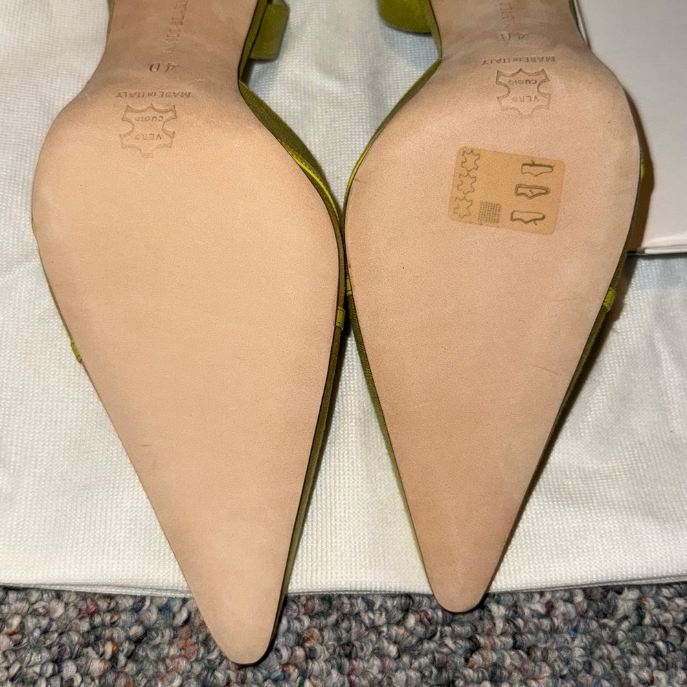Manolo Blahnik Vibrant Green Pointed Heels - Picture 9 of 16